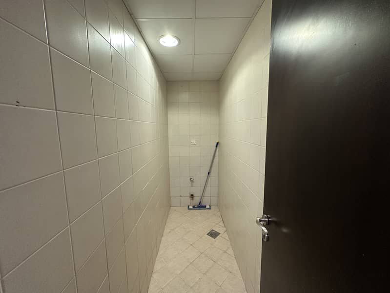 4 Toilet