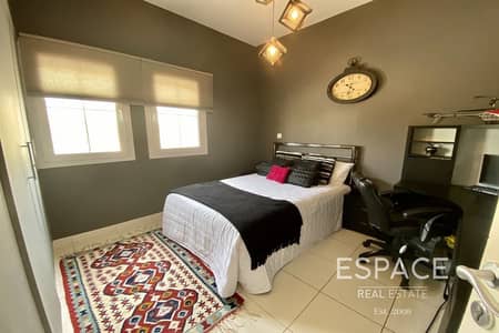 Upgraded 3 bed with Fitted Kitchen and Lake View Upgraded 3 bed with Fitted Kitchen and Lake View