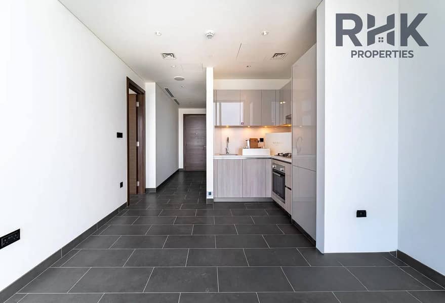 6 Spacious living and dining area with open kitchen, Sobha Hartland apartment Dubai