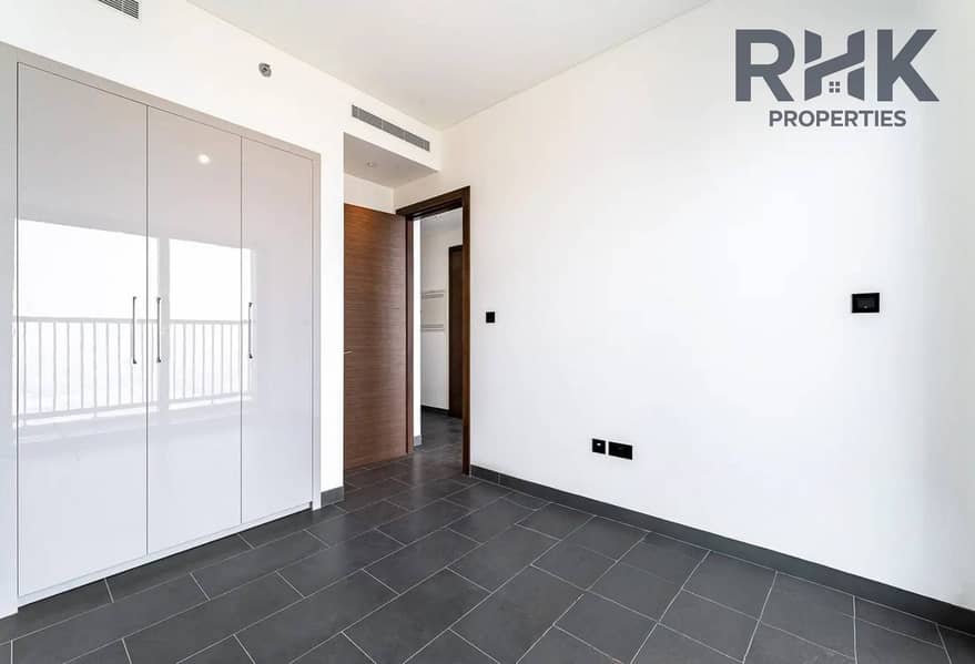 7 Bedroom with mirrored built-in wardrobes and en-suite access, Sobha Hartland Dubai