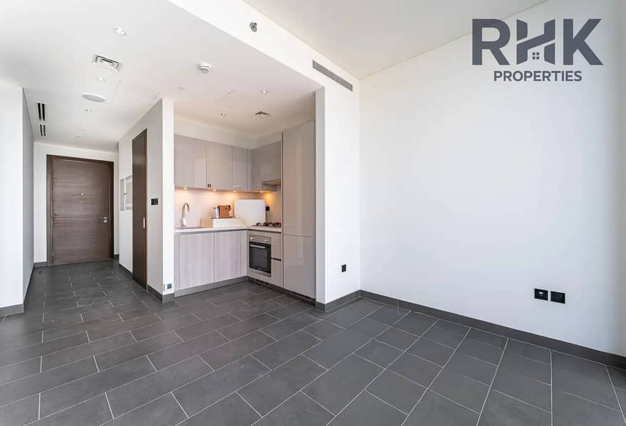 5 Modern kitchen with Bosch appliances and quartz worktop, Sobha Hartland Dubai apartment