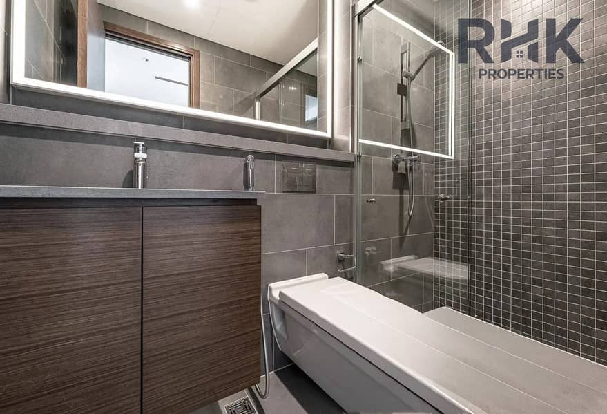 13 Private balcony with Ras Al Khor sanctuary and Dubai skyline views, Sobha Hartland