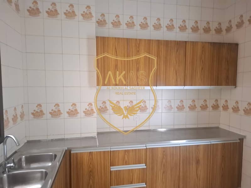 BIG SIZE FRONT OF METRO 1BHK WITH 2BATHROOM AND BALCONY,CLOSED KITCHEN, CALL NOW