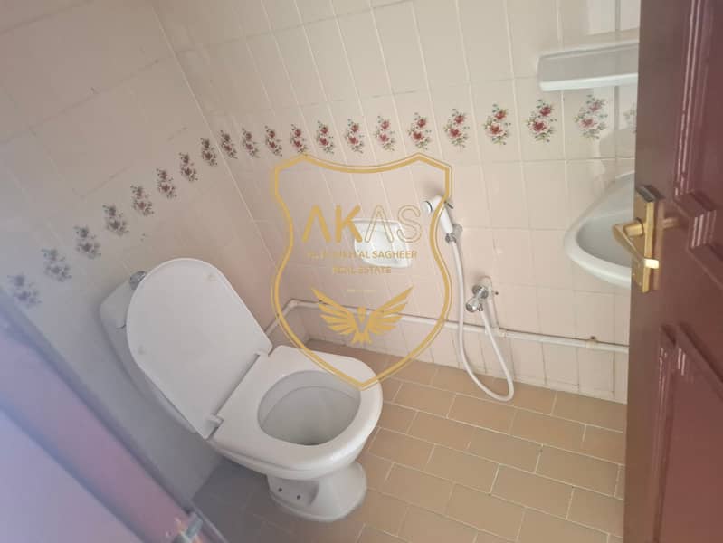 BIG SIZE FRONT OF METRO 1BHK WITH 2BATHROOM AND BALCONY,CLOSED KITCHEN, CALL NOW