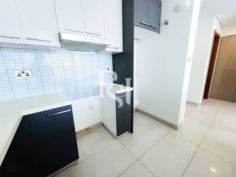 8 Kitchen . 2. jpeg