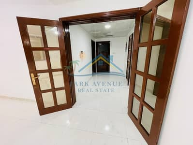 2 Camere Appartamento in Affitto a Corniche Area, Abu Dhabi - 1000238161. jpg