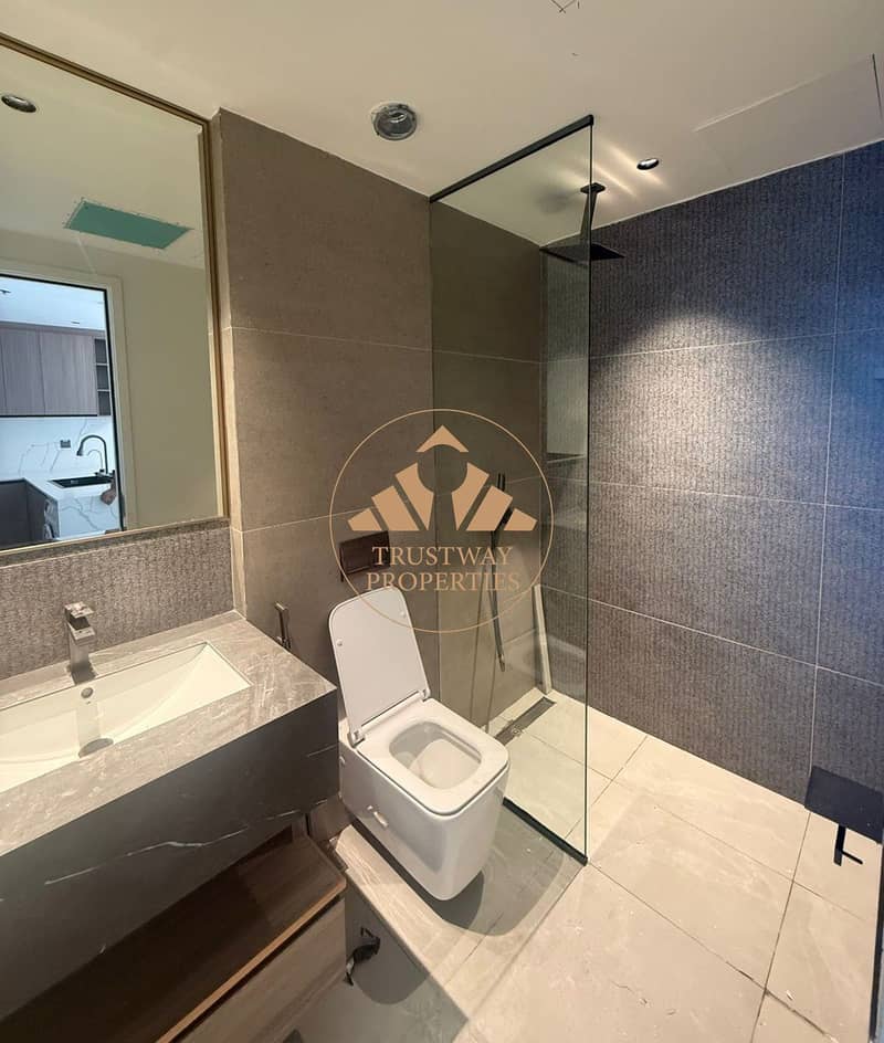 14 bedroom ensuite (2). jpg