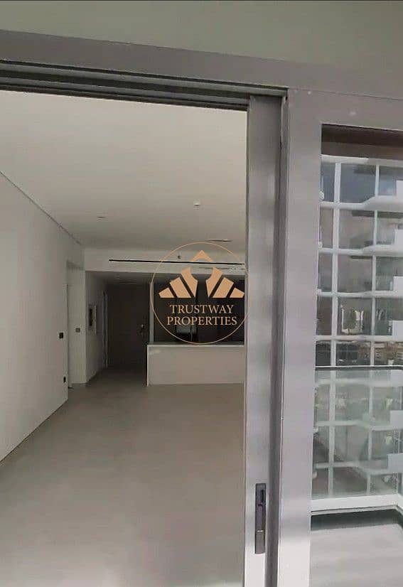 16 livingroom1. jpg