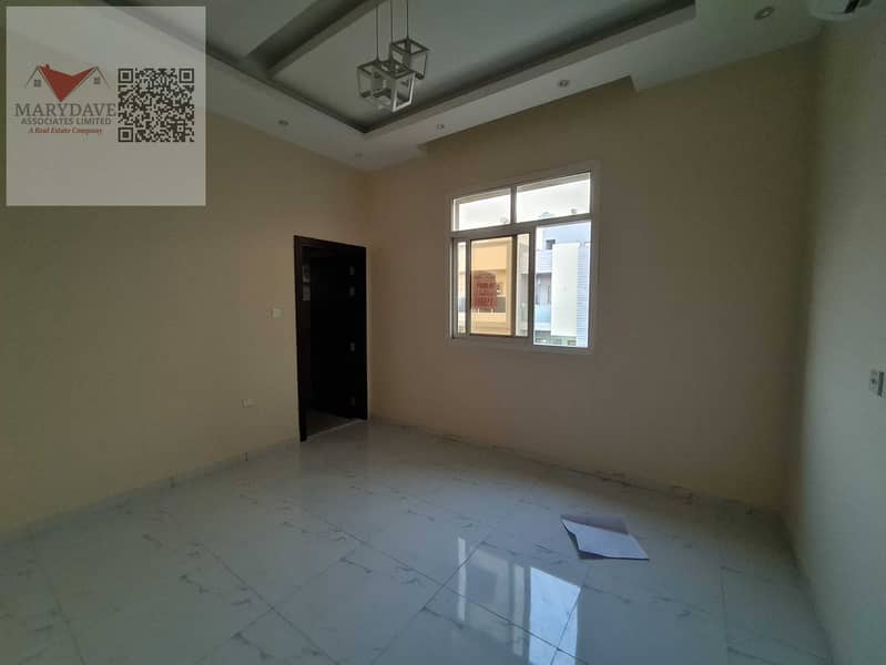 10 f391cd21-a3dd-4ba0-ad85-d6d7007aaeda. jpg
