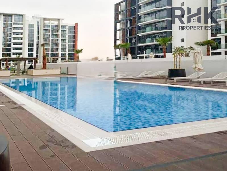 High Floor | Spacious | Direct on the Pool High Floor | Spacious | Direct on the Pool