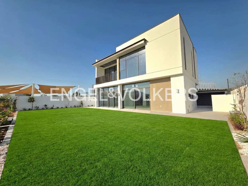 Fully Landscaped | Ready To Move | Corner Unit Fully Landscaped | Ready To Move | Corner Unit