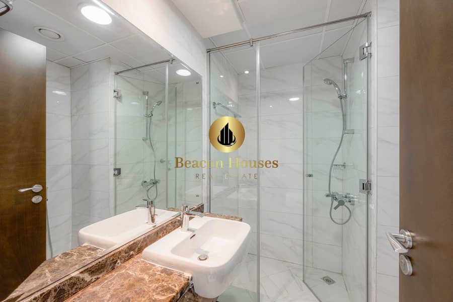 15 Bathroom. jpg