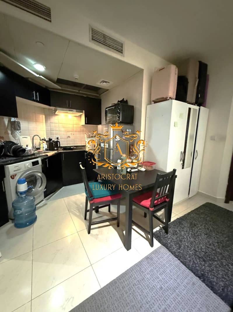 6 Kitchen 01 . jpeg