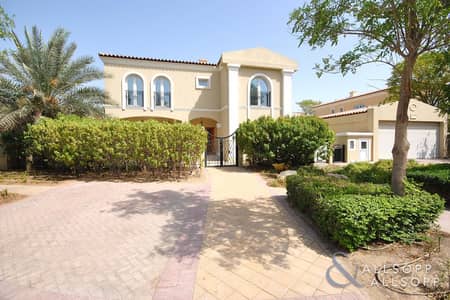 5 Bed Family Villa | Close To Pool & Gate 5 Bed Family Villa | Close To Pool & Gate