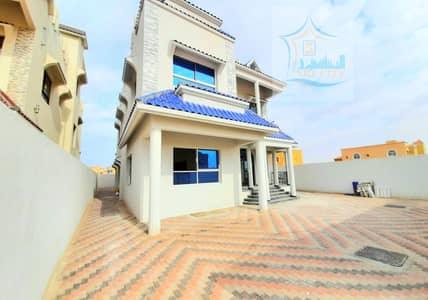 6-room villa, elegant design, at a special price from the owner 6-room villa, elegant design, at a special price from the owner