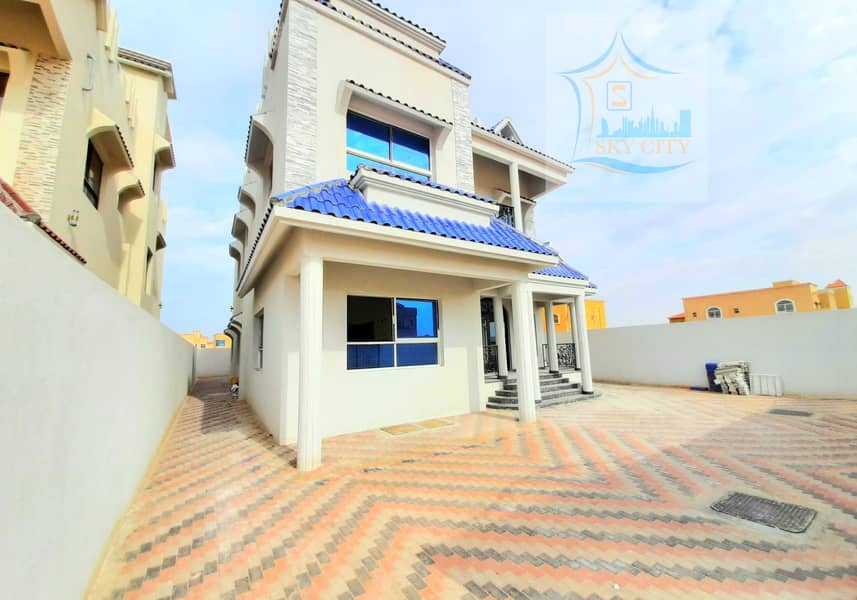 6-room villa, elegant design, at a special price from the owner 6-room villa, elegant design, at a special price from the owner