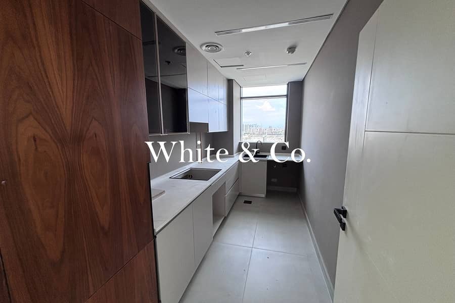 NEXT TO METRO| APPLIANCES | CLOSED KITCHEN