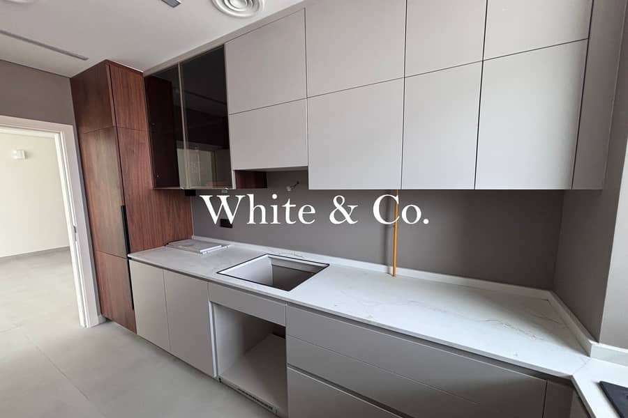 NEXT TO METRO| APPLIANCES | CLOSED KITCHEN - Image 6