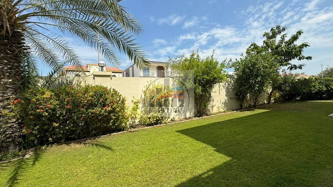 4BR Villa | Large Plot | Private Pool & Garden - Image 7