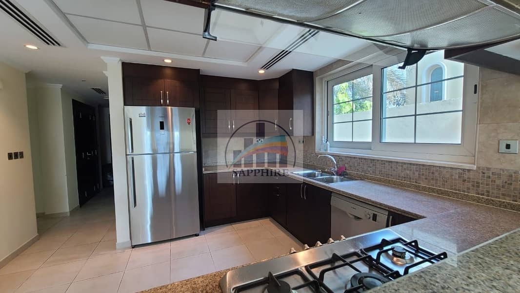 4BR Villa | Large Plot | Private Pool & Garden - Image 11