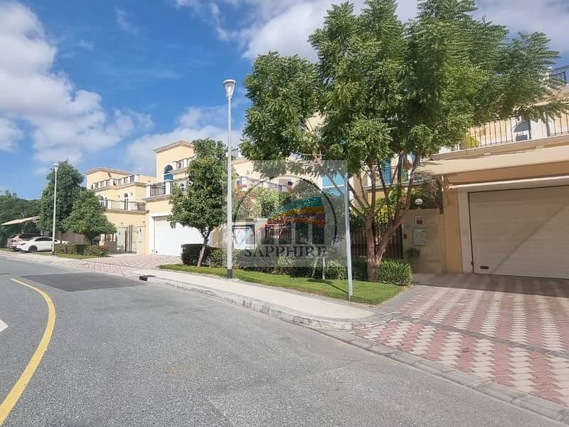 4BR Villa | Large Plot | Private Pool & Garden - Image 14