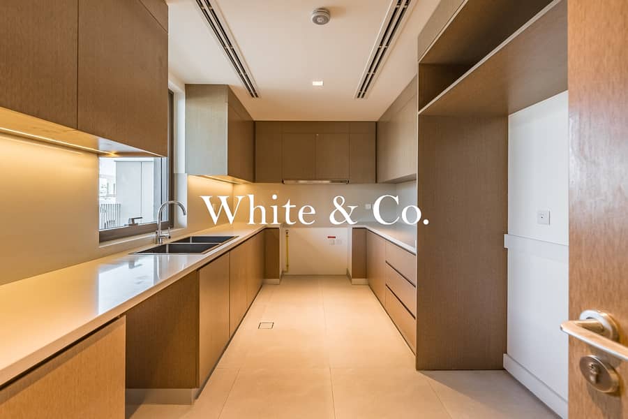 Corner | Private Pool |Close to Amenities - Image 8