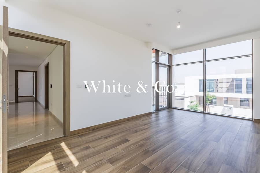 Corner | Private Pool |Close to Amenities - Image 23