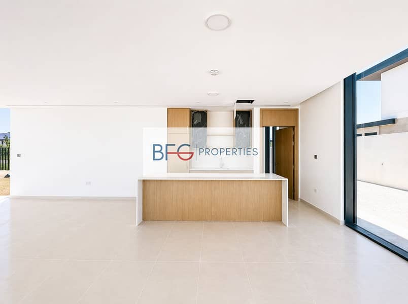 8 kitchen front. png