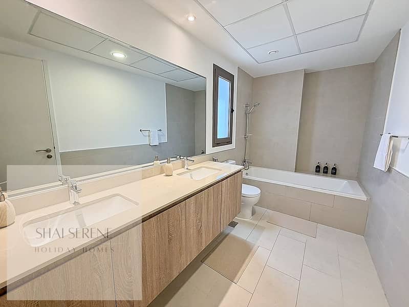 47 4. Master Ensuite -IMG_6395 (2). jpg