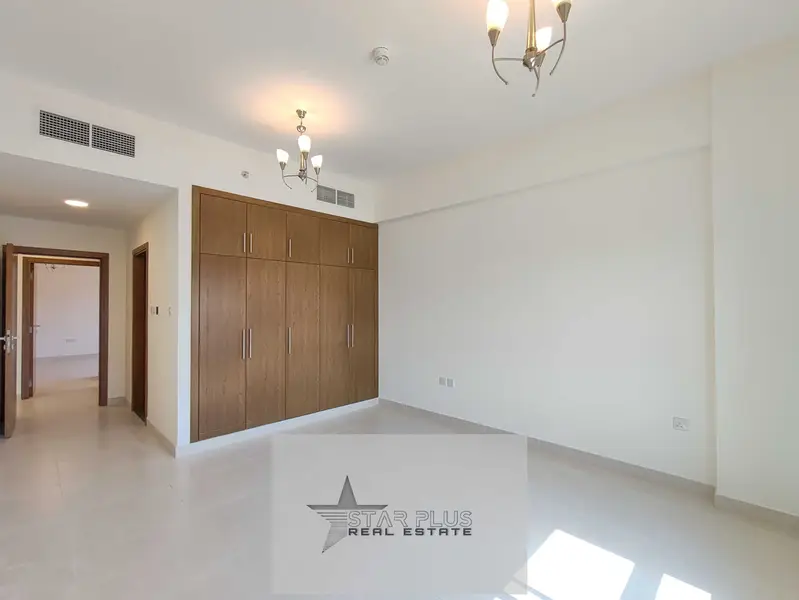 LIKE A NEW ULTAR SPACIOUS 2 BEDROOM WITH BIG CLOSED KITCHEN,BALCONY AND PARKING.