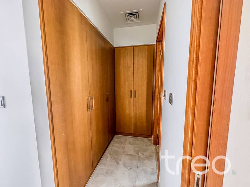 7 Master_Walk_in_Closet_. jpg