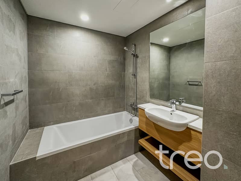 12 Shared_Bathroom. jpg