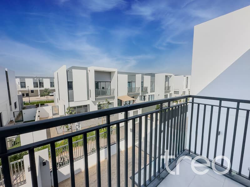 13 Balcony_. jpg