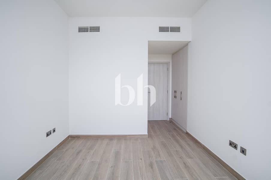 6 Image 0