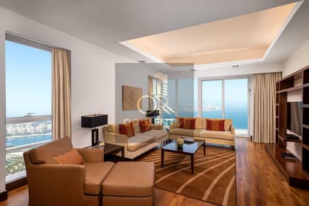 2 Camere Hotel Apartment in Affitto a Al Sufouh, Dubai - Premier Two Bedroom Sea View Apartment_Living Room. jpg