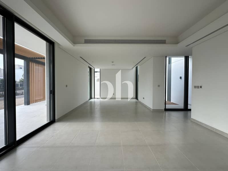 3 images image img