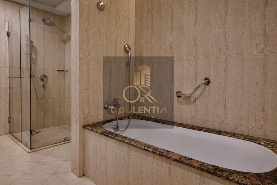 26 Premier Two Bedroom Sea View Apartment Bathroom. jpg
