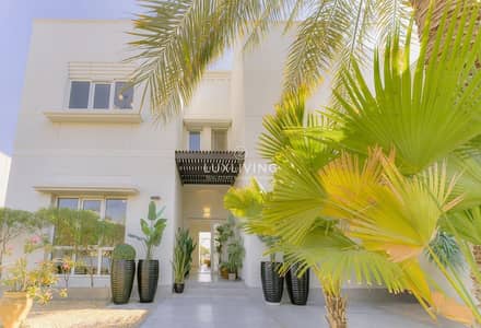 5 Bedroom Villa for Rent in The Meadows, Dubai - Upgraded | Great Location | Stunning Lake View