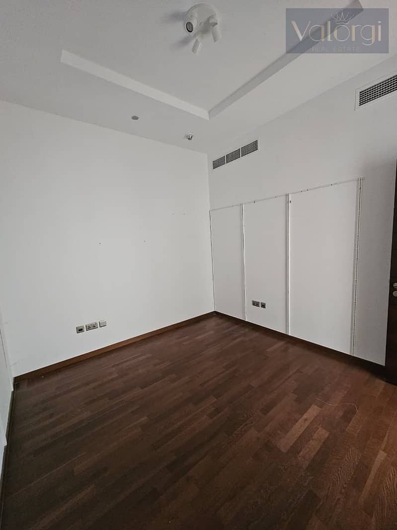 17 da55fa6e-28ec-45e0-a413-dd153f06dc5e. jpg