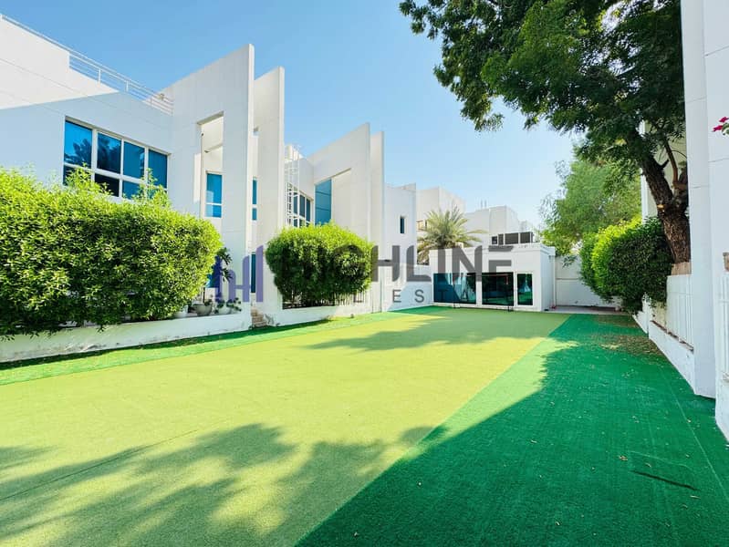 Prime Location |4 BR + Maid's Room | Corner Plot Prime Location |4 BR + Maid's Room | Corner Plot