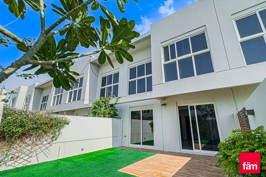 Close to Pool | Landscaped | Vacant Close to Pool | Landscaped | Vacant