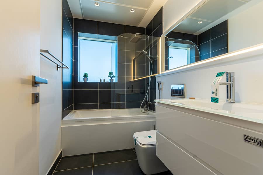 15 Washroom 1.1. jpg