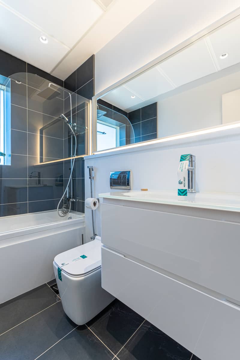16 Washroom 1.2. jpg