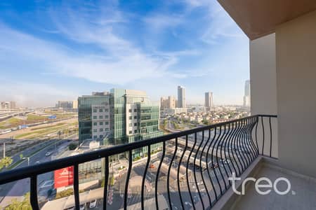 2 habitaciones Apartamento para en Alquiler en Jumeirah Village Triangle (JVT), Dubai - Balcony. jpg