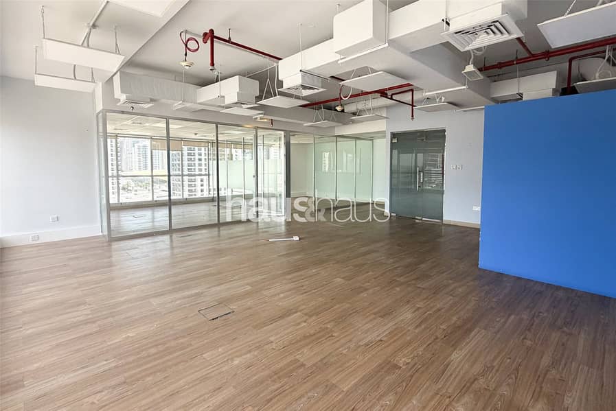 Corner Unit | Spacious | 2 Cabins | Grade A Corner Unit | Spacious | 2 Cabins | Grade A