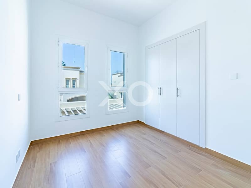Lake View | 3E | Fully Upgraded Lake View | 3E | Fully Upgraded