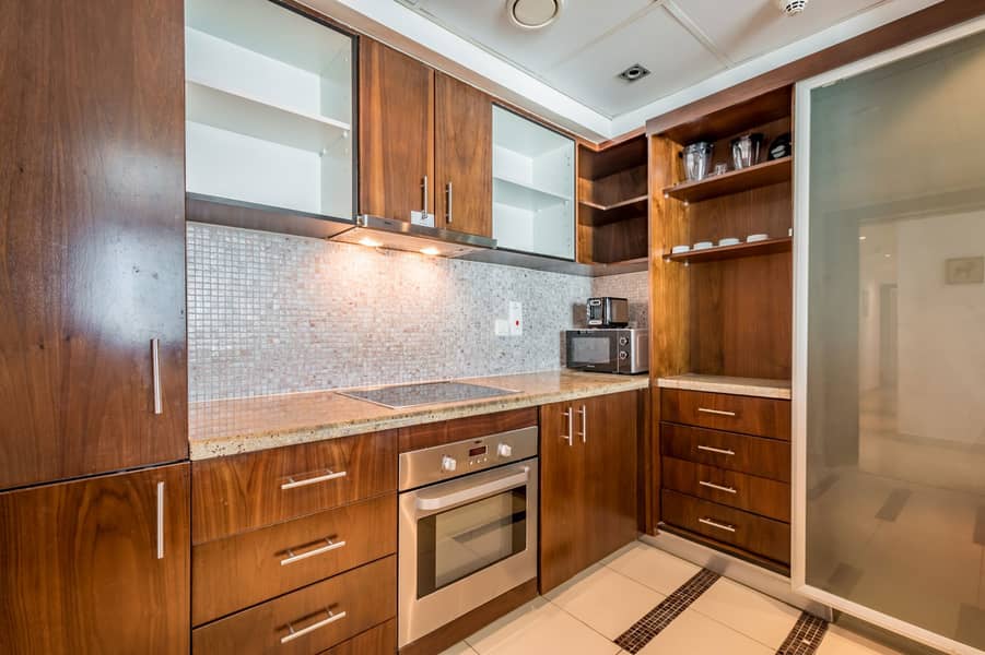 6 Kitchen. jpg