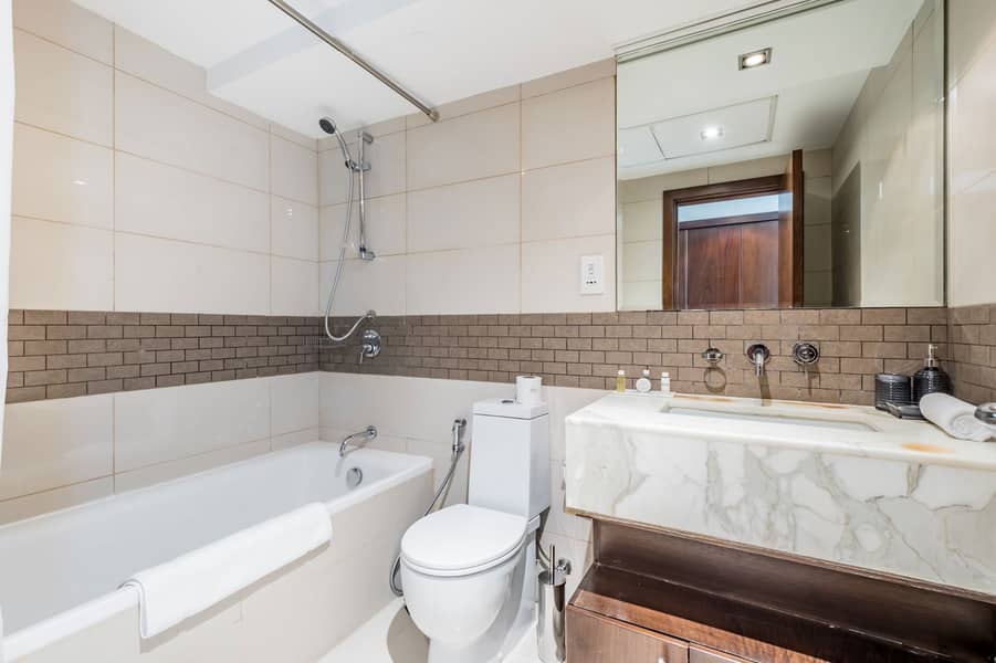 9 Bathroom. jpg