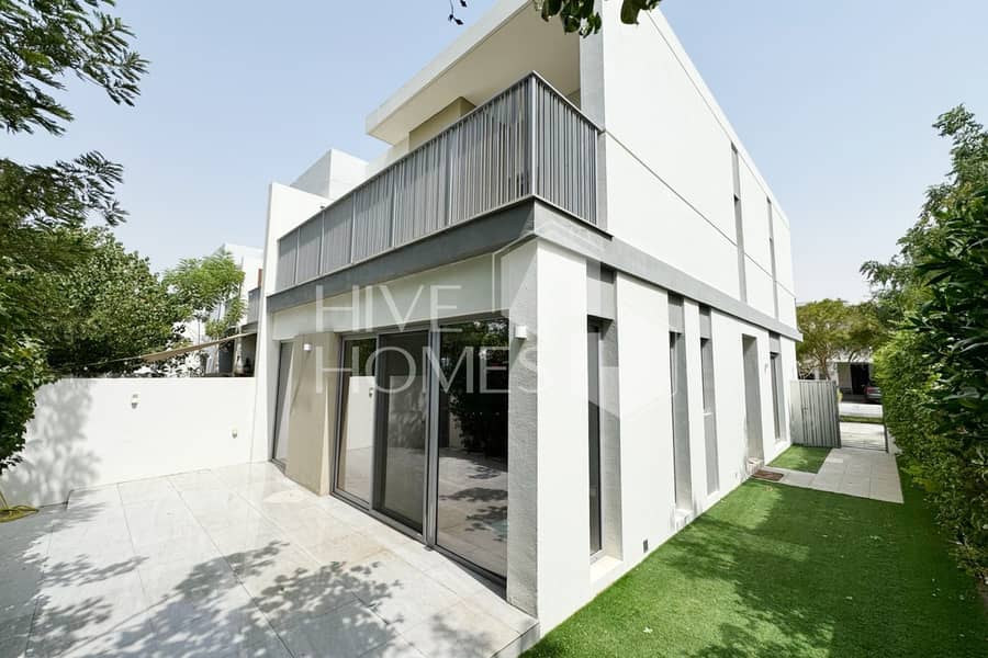 Single Row | Corner Unit | Prime Location Single Row | Corner Unit | Prime Location