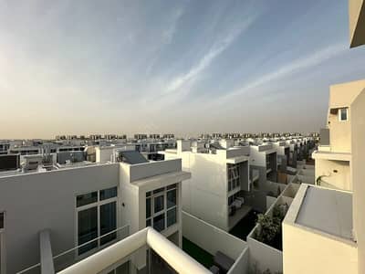 5 habitaciones Townhouse para en Alquiler en DAMAC Hills 2 (Akoya by DAMAC), Dubai - Casa adosada en DAMAC Hills 2 (Akoya by DAMAC),Amargo, 5 dormitorios, 135000 AED - 15622919 5 habitaciones Townhouse para en Alquiler en DAMAC Hills 2 (Akoya by DAMAC), Dubai - Casa adosada en DAMAC Hills 2 (Akoya by DAMAC),Amargo, 5 dormitorios, 135000 AED - 15622919